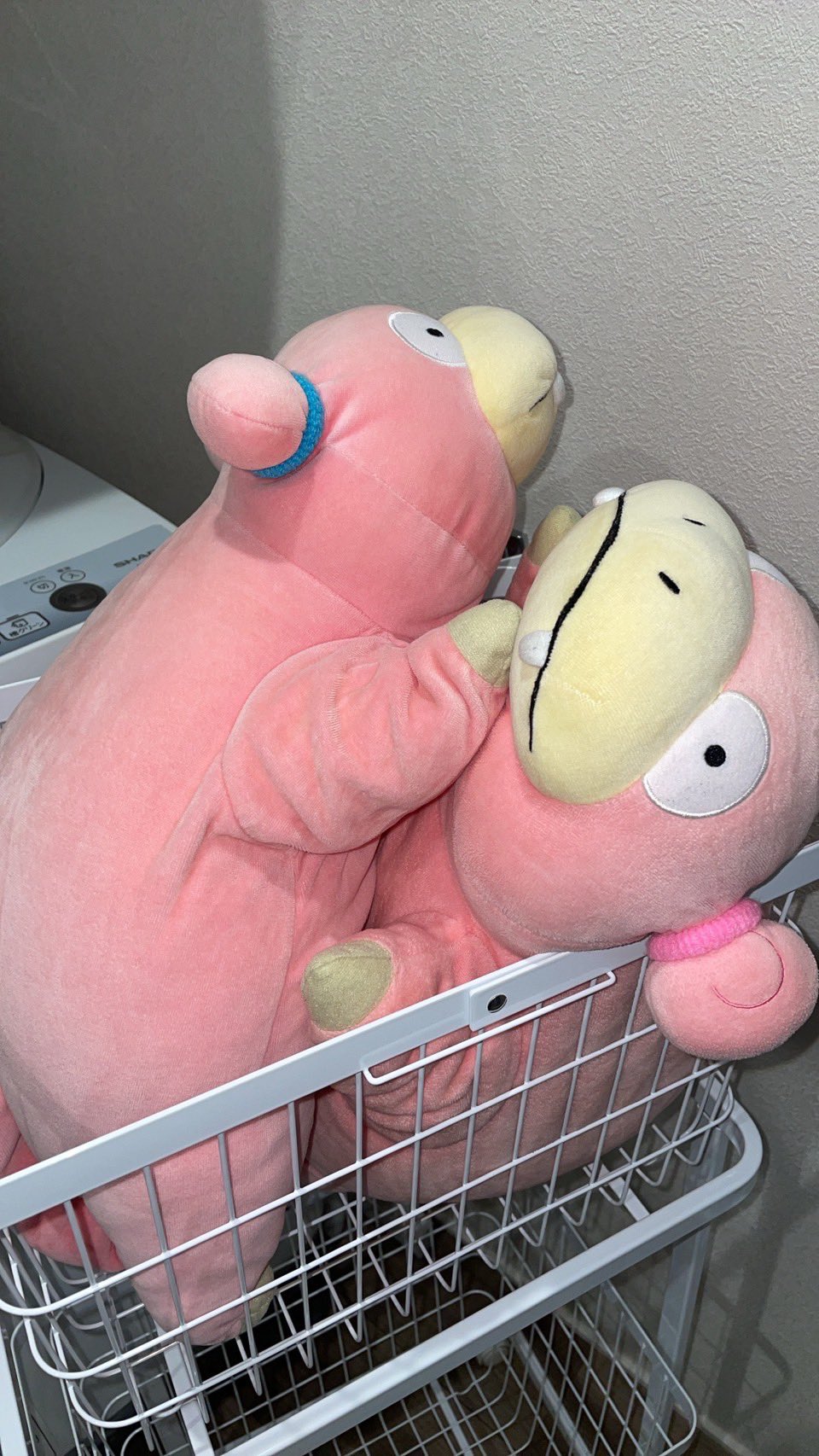 ヤドンちゃん 等身大ヤドンと24インチヤドンのたわむれ】 表情や質感が似てい