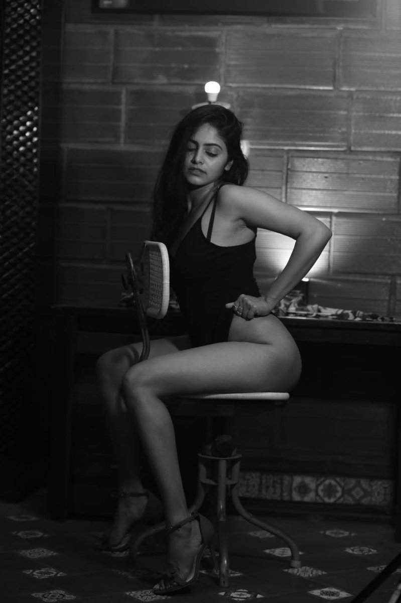 onlyformalvika's tweet photo. Nude photoshoot kuda chestundi idi 🥵�����
#pragyanayan https://t.co/qwIQJqqipv