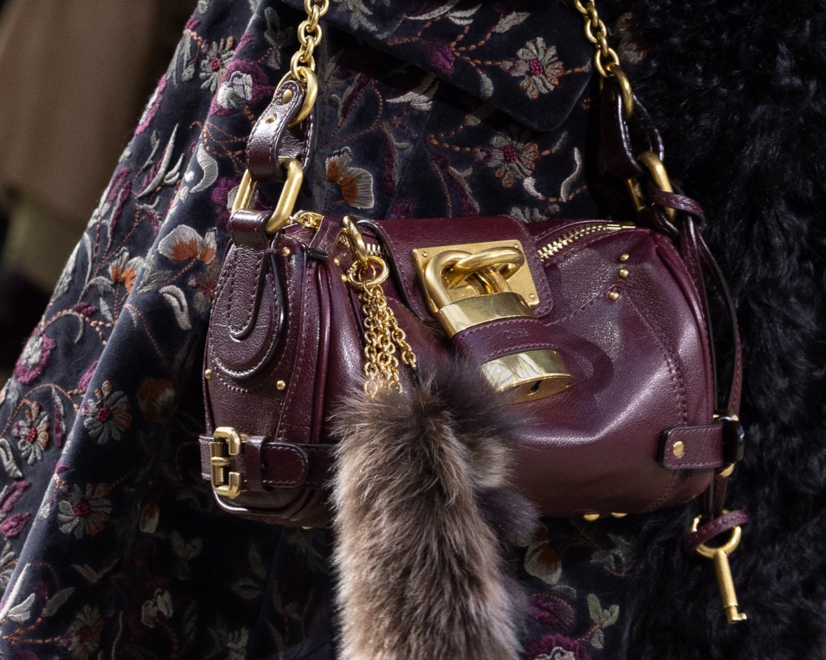Bagaholicboy's tweet photo. #Chloé Is Bringing Back The Iconic Paddington Bag For #FW25 https://t.co/iL6tkdK8L4 https://t.co/bEeHLCg1Rz