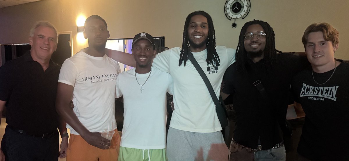 <a href="/rayballin3/">Ray’Sean Taylor🚶🏾‍♂️</a> had a celebration today and I got to spend time with some special <a href="/kahokmenshoops/">Kahoks Basketball</a> players! 
L to R- Darin Lee, Marshall Harrison (2019), Cawhan "Skeet" Smith <a href="/kingskeet5/">Skeet Smith</a> (2020), Keydrian Jones (2020), Ray'Sean Taylor (2020), and Jackson Lee <a href="/Jackso377/">Jackson Lee</a> (2021)