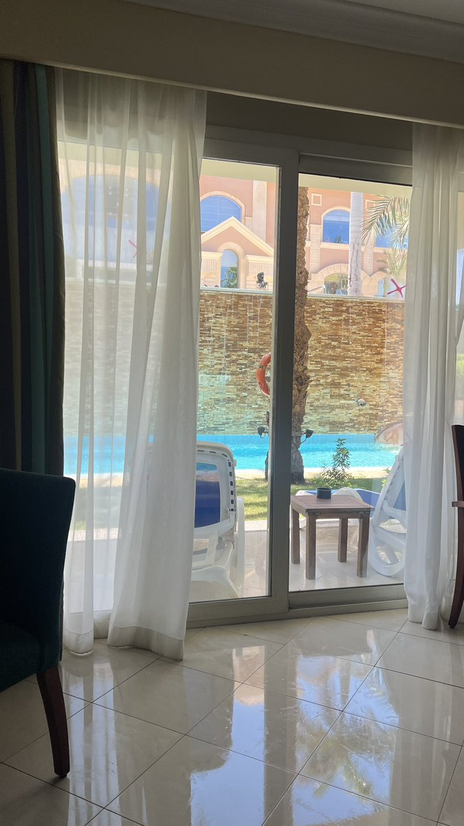 dl0_08's tweet photo. vacation mood on 🌊🐚🍉🏖️🏄🏻‍♀️ https://t.co/Pfo7xXwI63