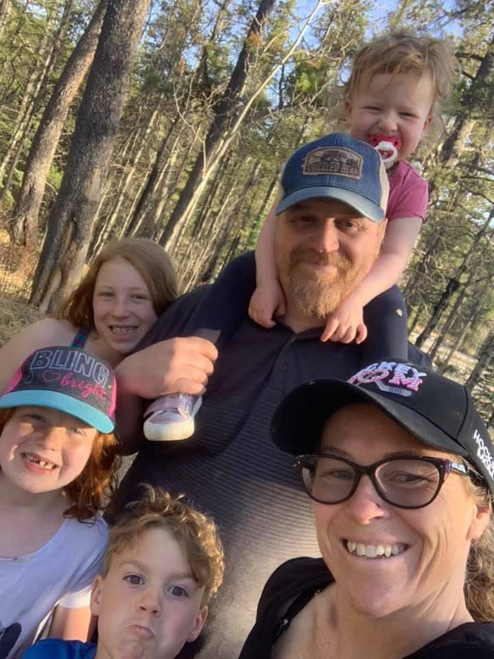 martinharriman1's tweet photo. 🤫🤫🤫🤫🤫
Don’t tell @nsgov @NewBrunswickGov !! 
Once upon a time I took my whole family hiking in the woods !! As you can see we decided not to set the forest on fire 🔥 while we were hiking 

That’s a $150,000 fine for my family hiking in the woods !!  @JeffEvely 🫡🫡 https://t.co/tQwOk3HyJz