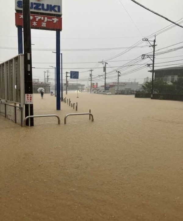 現地の状況】#線状降水帯 大雨で冠水している熊本県天草市の様子 町