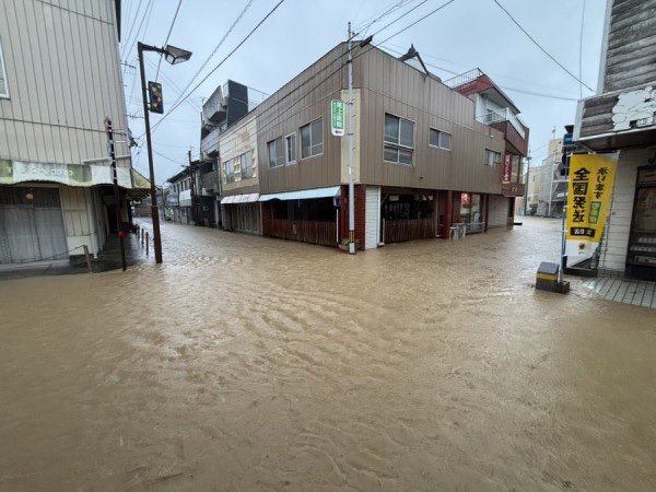 現地の状況】#線状降水帯 大雨で冠水している熊本県天草市の様子 町