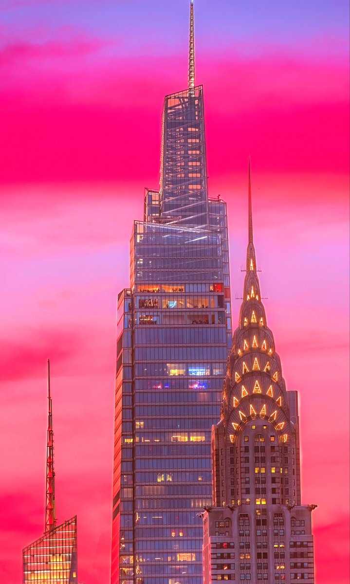 isardasorensen's tweet photo. Fiery pink #sunset skies tonight in #NYC. #NewYork #NewYorkCity https://t.co/L5FDbdOr8S