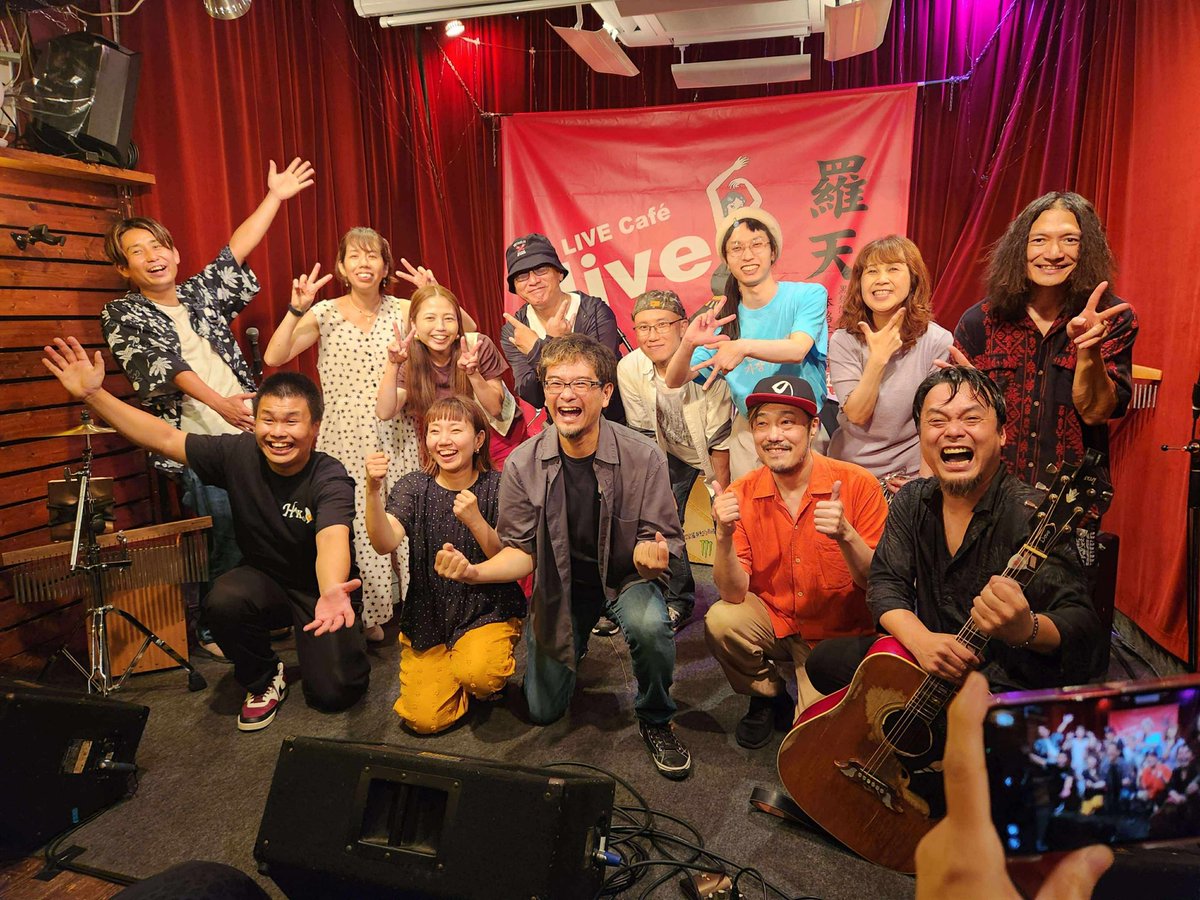 murahiro2010's tweet photo. ハコフェス広島〜！！！
あれやこれや様々なストーリーを経て
これ以上ないくらい最高のハコフェス広島になりました！！
感動！！！！
一緒に楽しんだ皆さん、本当にありがとうございました！
「またここでハコフェスやってください♪」
出演者やお客さんの、直接の言葉は、響きまくります(T_T)
また、やろう！一緒に作りあげよう！
また必ず広島で、会いましょう♪