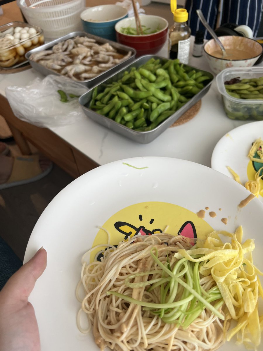 今天和朋友们来整点上海冷面+蛋饺+糟卤😎😎😎