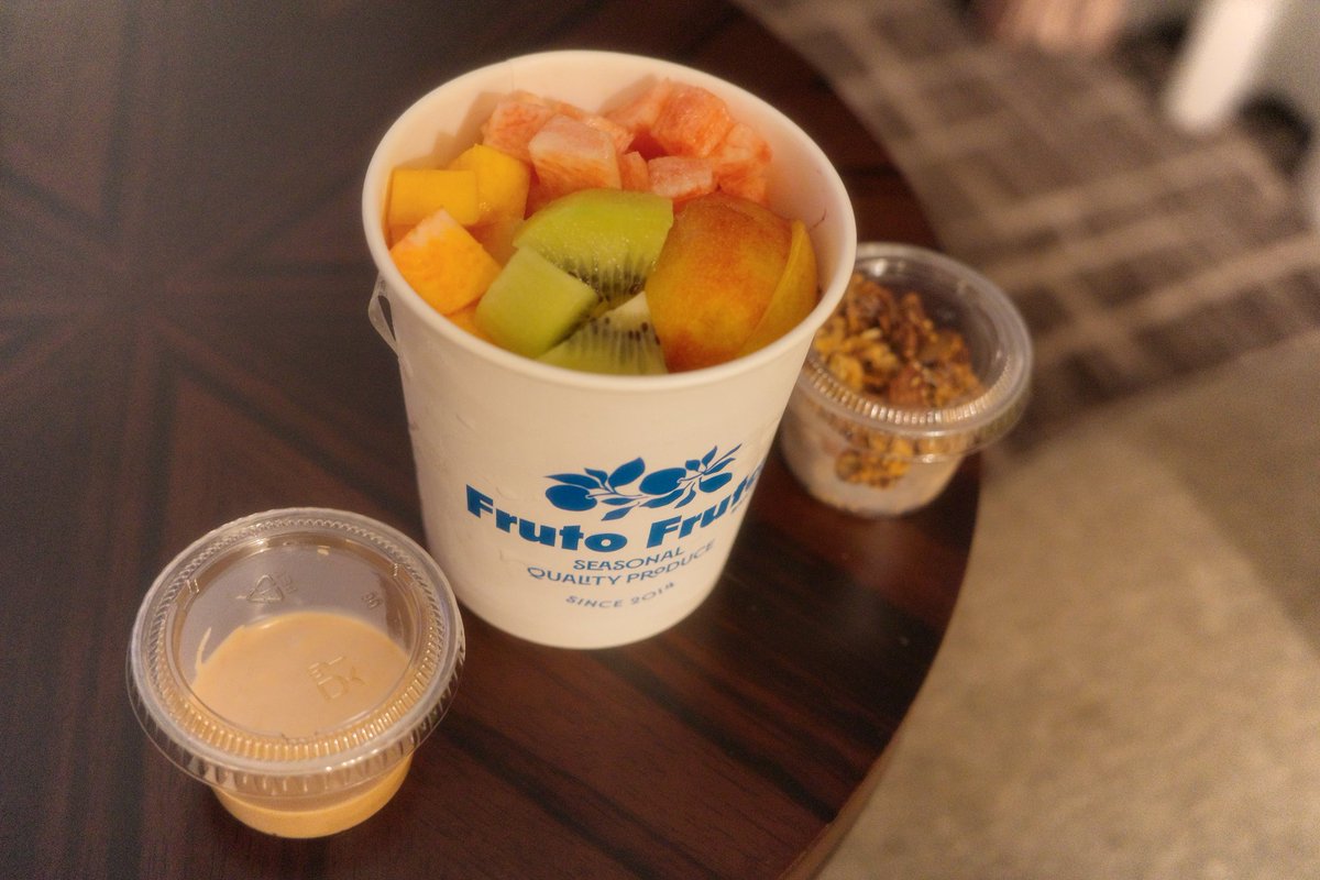 전포 프루토 프루타
이번 여름엔 멜론 밀크쉐이크와 피치 스무디도 마시고 밤에 야식으로 아사이볼도 시켜먹었어요. 과일을 아낌없이 쓰는 곳이라 매 시즌마다 가고 싶어요
 ദ്ദിᐢ𓈒᎔  ̫᎔ᐢ₎최고!!