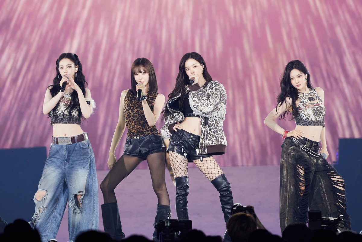 SMTOWNGLOBAL's tweet photo. 'SMTOWN LIVE 2025' 도쿄돔, 전석 매진 성료! SM 30주년 화려하게 빛내다
현지 주요 언론의 뜨거운 취재 열기…'SMTOWN LIVE' 도쿄돔 누적 관객수 110만 명 돌파
히트곡+신곡+스페셜 무대까지! 함성과 응원으로 4시간 꽉 채운 열정적 공연
2026년 후쿠오카 콘서트 전격 발표! 음악 大 축제의 감동 이어간다

https://t.co/G6xZqM6zIT

#SMTOWN #SM_30thAnniversary
#SMTOWN2025 #SMTOWN2025_TOKYO
#SMTOWN_LIVE #SMCU