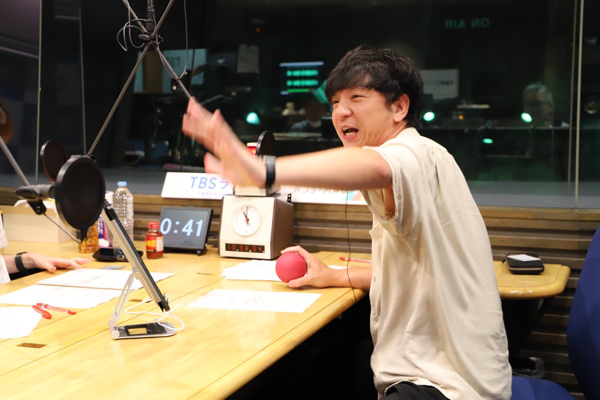 flat954's tweet image. #生活は踊る @seikatsu954905 
#ジェーンスー さんから急遽・・
マッサージボールが👀！

🔴第７スタジオ
　⇒第８スタジオへ🔴

#ふらっと954