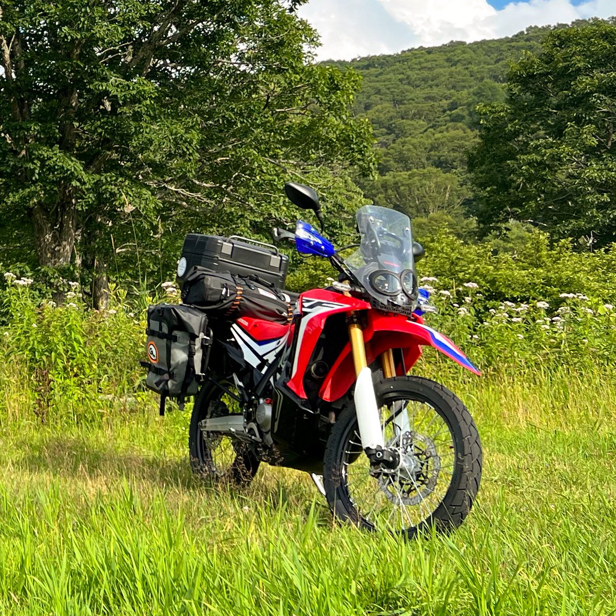 taka_crf250's tweet image. 自分の旅定番スタイル

#エンデュリスタン トラムバッグ
#GiantLoop ソフトパニア
#ヘプコandベッカー トップボックス

ソフトパニアは軽くて丈夫
25L（片側）と容量も✊

雨も気にならないし 帰宅後は
丸洗いしている

このパニア 同じモノを使っている
人を見たことない…

と言うのも好きかもw