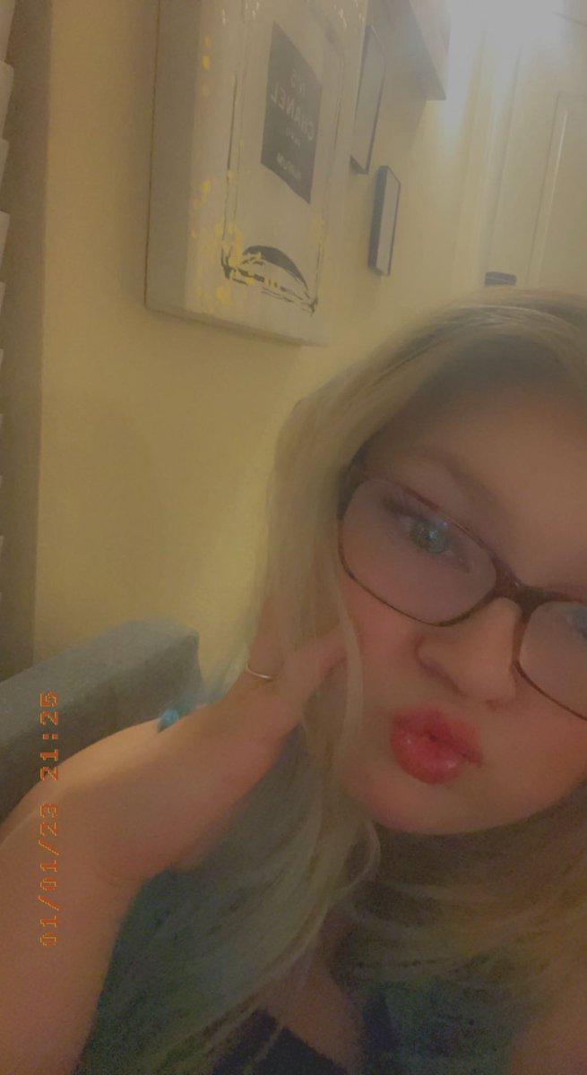 Goddess_Ana2001's tweet photo. You will always be pathetic, I will always be greedy! So just accept it and send me your paycheck! 💰💋 🫶🏻 #paypig #findom #financialdomination #drainyourwallet #paypiggy #greedy https://t.co/POXkf30Qt5