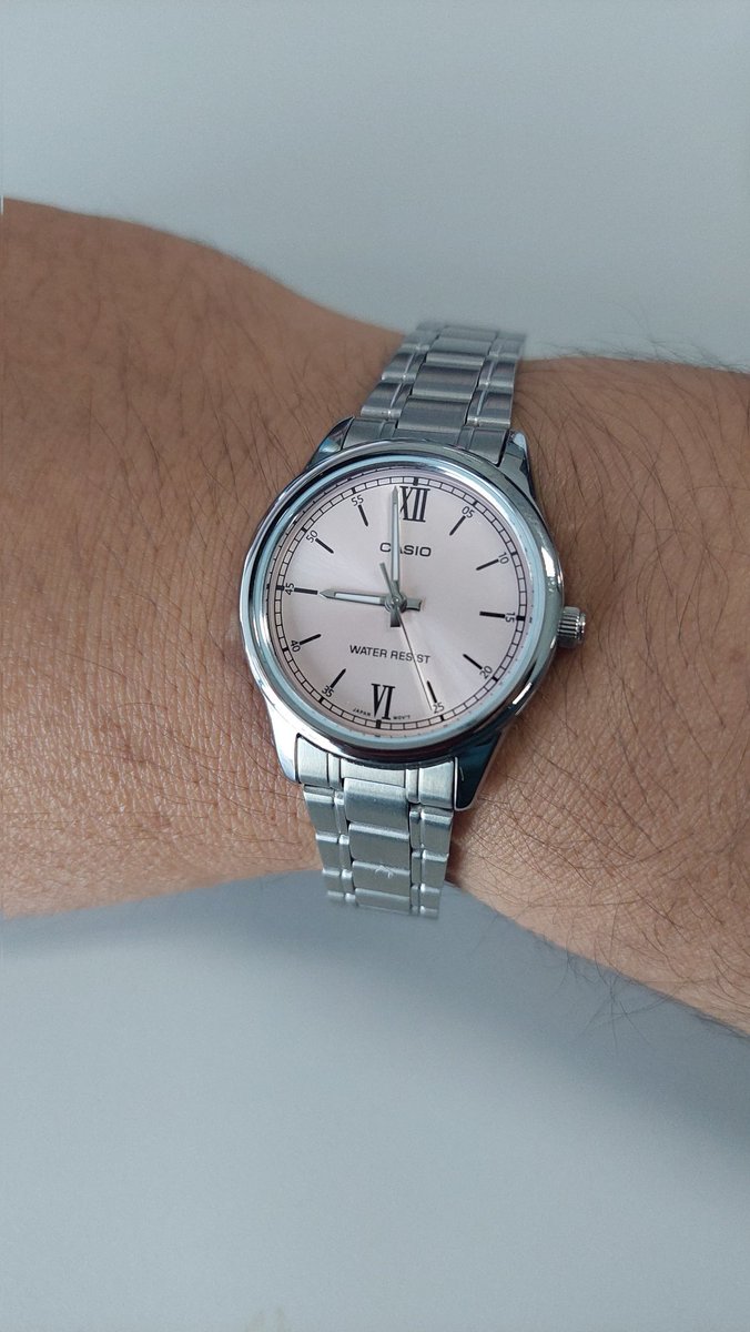 ocheex's tweet photo. Suddenly, I join the trend of every house @itscharlotty #CharlotteAustin #CharlotteAustinCasio https://t.co/zUC9WxErca