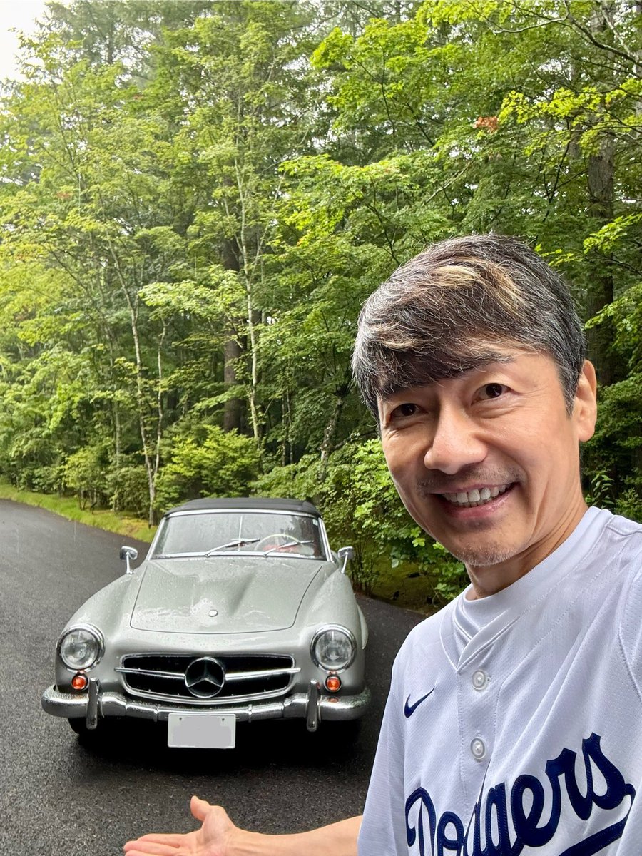 m_kumagai's tweet photo. 古くて、新しい相棒です😊🚗
#190SL
#同じ歳
#62歳
#Mercedes-Benz https://t.co/WsXyzVVxFF