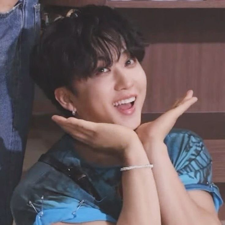 HereToReadMiso's tweet photo. SK!Z / ot8 socmed au 

Where the friend group decided to make today Chngbin’s best birthday. 

It sounded easy in the group chat,

A cake with 26 candles, balloons, gifts, games, food and enough decorations to make Chngbin cry. 

How to not panic when everything goes wrong? https://t.co/10lQFfcRGV