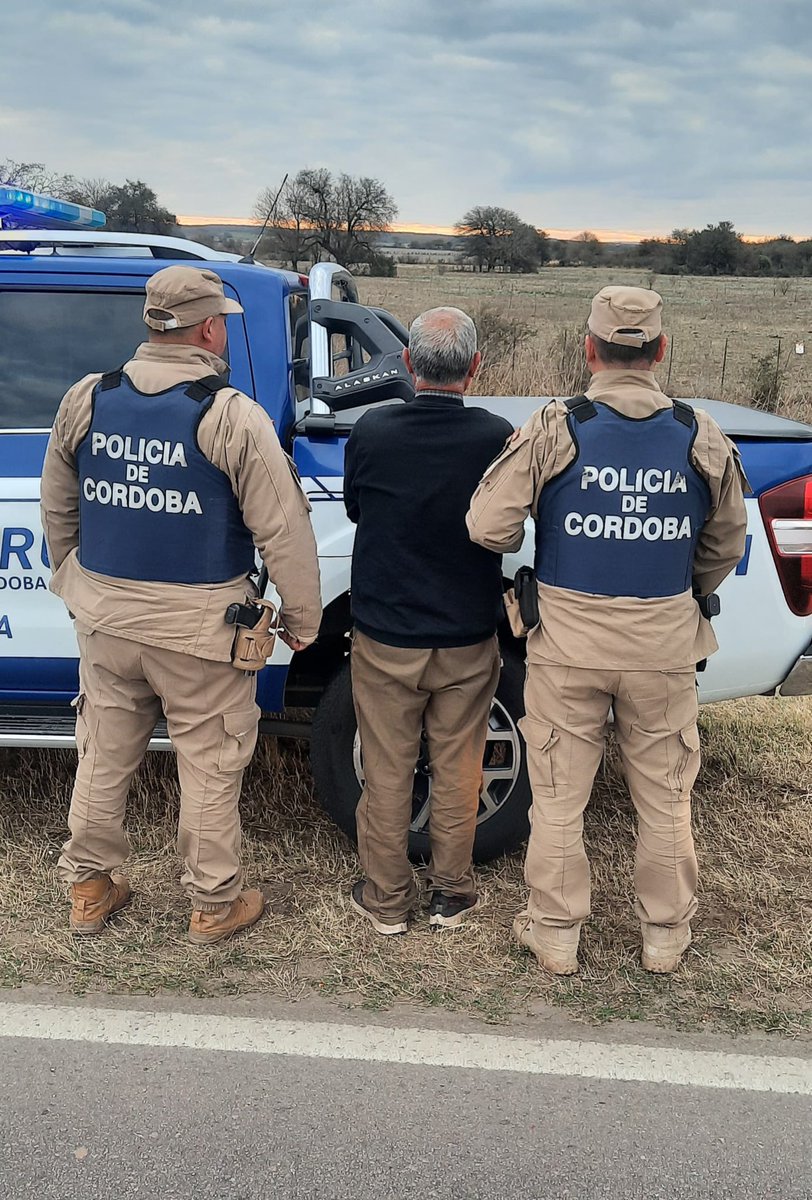 minsegcba's tweet photo. Los otros cuatro casos registrados en la provincia fueron:
📍 En #Simbolar (Totoral), un hombre de 63 años fue detenido tras ser sorprendido encendiendo fuego en malezas a la vera de la Ruta Nacional N° 9.
📍 En #VillaValeria (General Roca), tres personas presuntamente contratadas para tareas de desmalezamiento fueron aprehendidas con encendedores, luego de iniciar un foco ígneo que afectó 2 hectáreas.