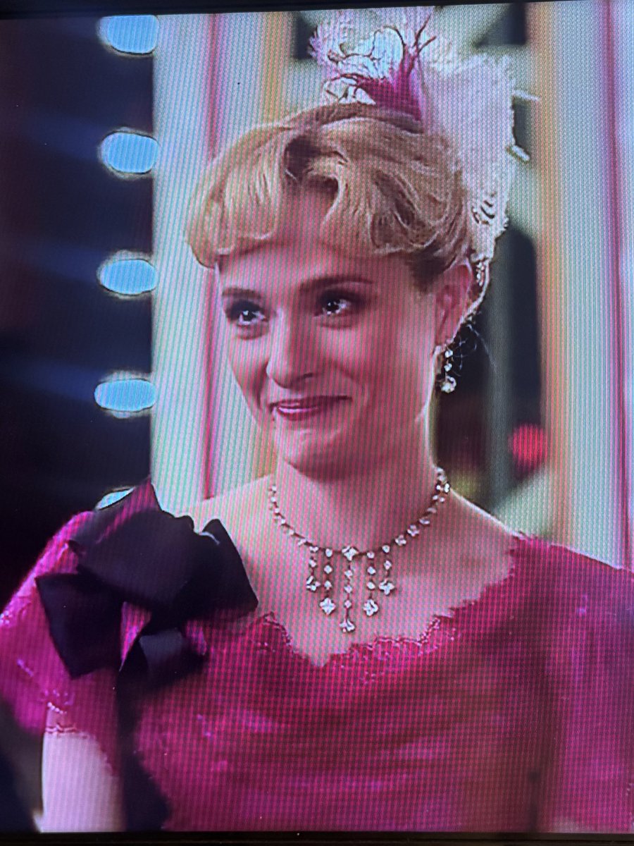 warwickscigaret's tweet photo. My girls WON TONIGHT THOUGH  #GildedAgeHBO #gildedage https://t.co/ZA1LdVUvie
