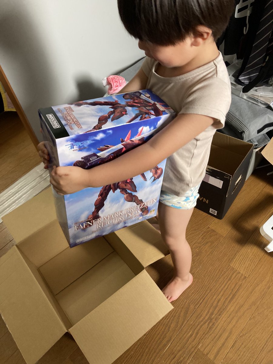 74no5nbee3's tweet photo. モデロイドのファフナー、届いて早々取られた。 https://t.co/eFvnkfCzCW