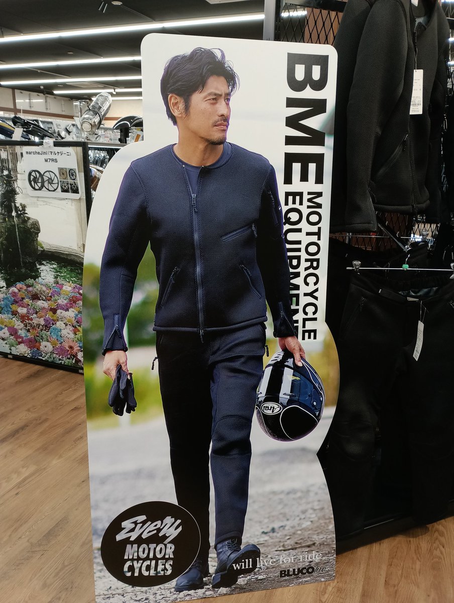 ricoland_oita's tweet image. BME販売店のみの限定アライヘルメットです　シンプル、クラシックデザインがいいです　#ライコランド　#ライコランド大分店　＃BME #アライ　#arai 　＃bluco