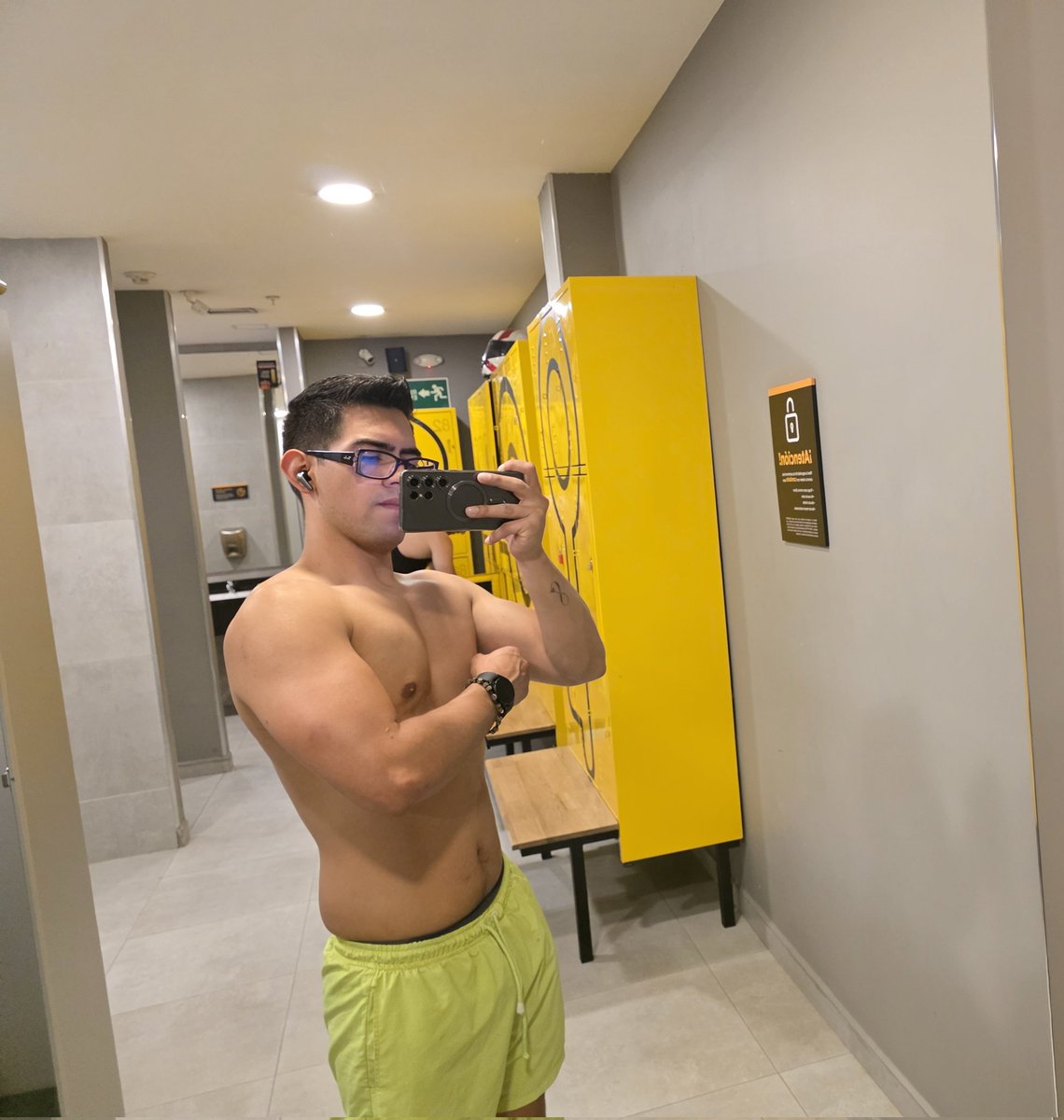 Ig: <a href="/pablo_urrea/">P.U.L</a> 
Me siguen en instagram? 😈😈