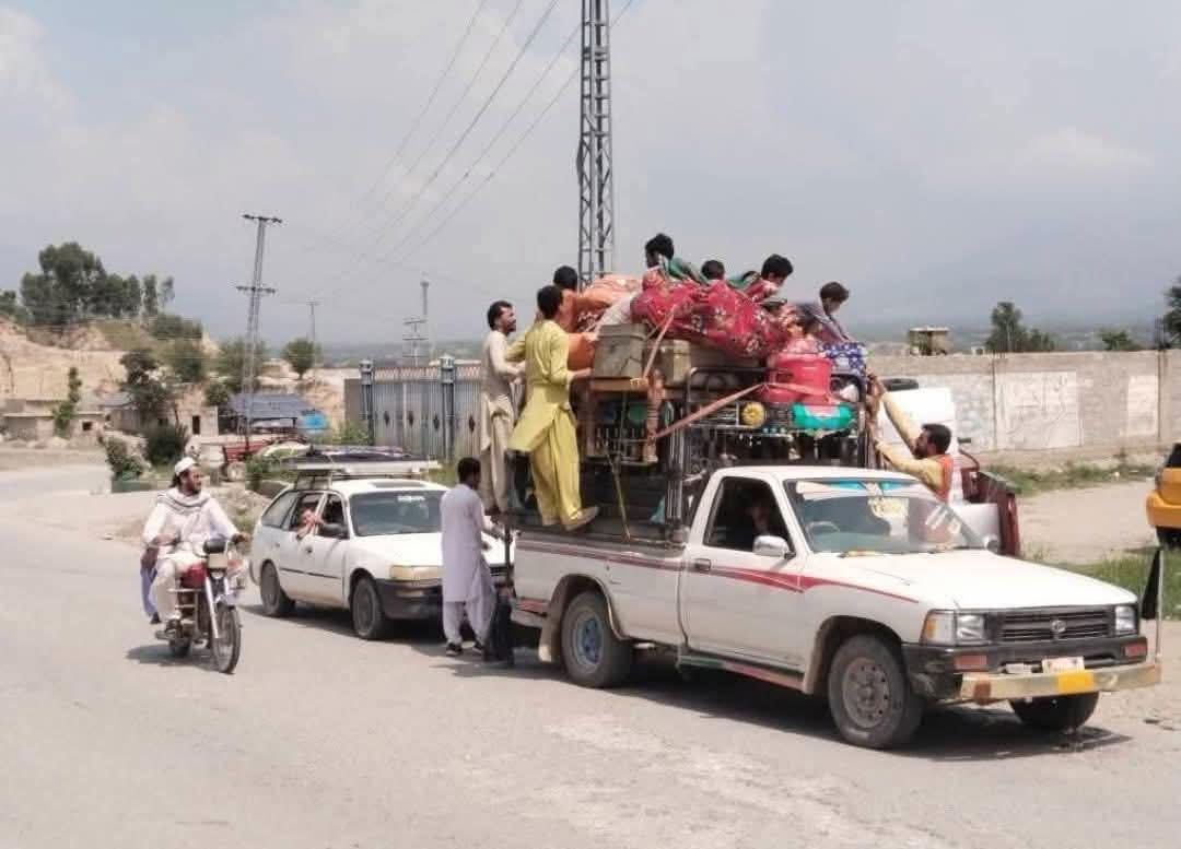 Noorullah_PTM's tweet photo. پښتنو ده خدائ په خاطر ده کشمير ـ فل سط ين ـ آئين ـ جمهوريت اؤ پارلمينټ خبري پريږدئ.
ده داغه خپلو زنانو اؤ ماشومانو غم وخورئ.
پښتون قام ده ډير بدحالئ اؤ بيعزتئ سره مخامخ دئ.
ده قام يوالئ ده دشمن ماته. https://t.co/g4d4R79l3u