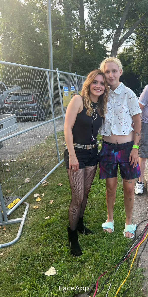 AmandaNicoleP5's tweet photo. @milfordmemories @parallelfifth @livemusic https://t.co/8EVJtueHHf