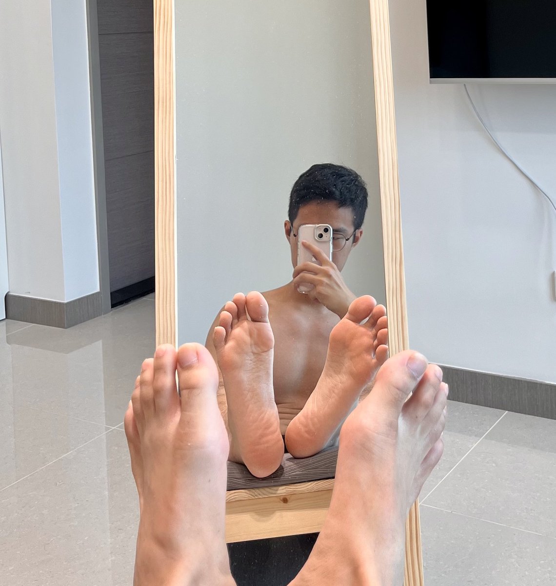 同時看到腳底跟腳背是你最喜歡的角度吧😏