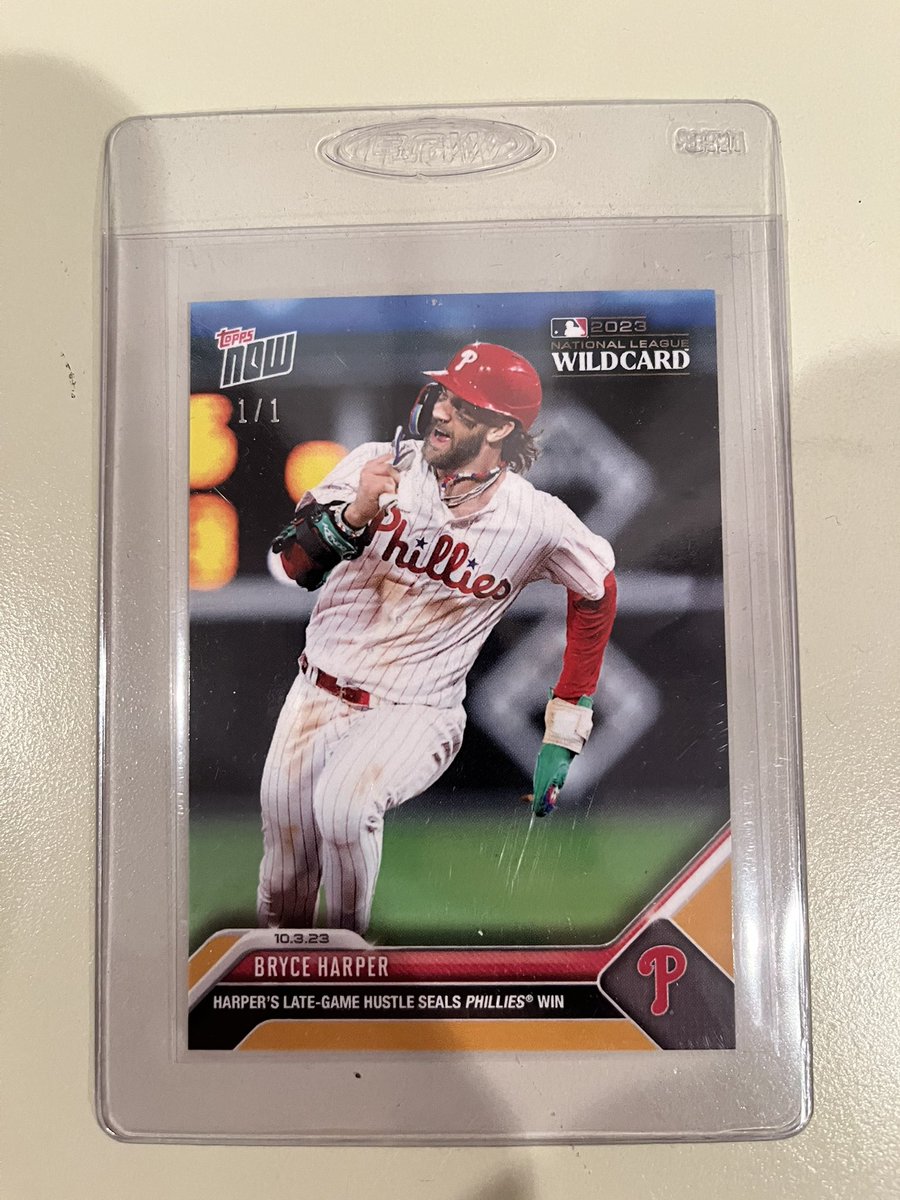 Bobbyott1's tweet photo. @MattStrahm @Topps @TheCardLifeTV Harper 1/1 and one I sent for grading https://t.co/Uk2NdveYV7