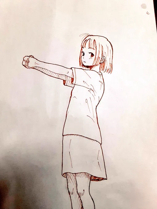 かなりレアです アナログです A5のコピー用紙にコピックマルチライナーのブラウン0.05ミリで描きました 2時間もかかった レイヤーがない 戻るボタンがない キャンバスが拡大できない 部分選択して拡大縮小も移動もできない などなど デジタルでばかり描いてるとデジタルでしか描けなくなりますね