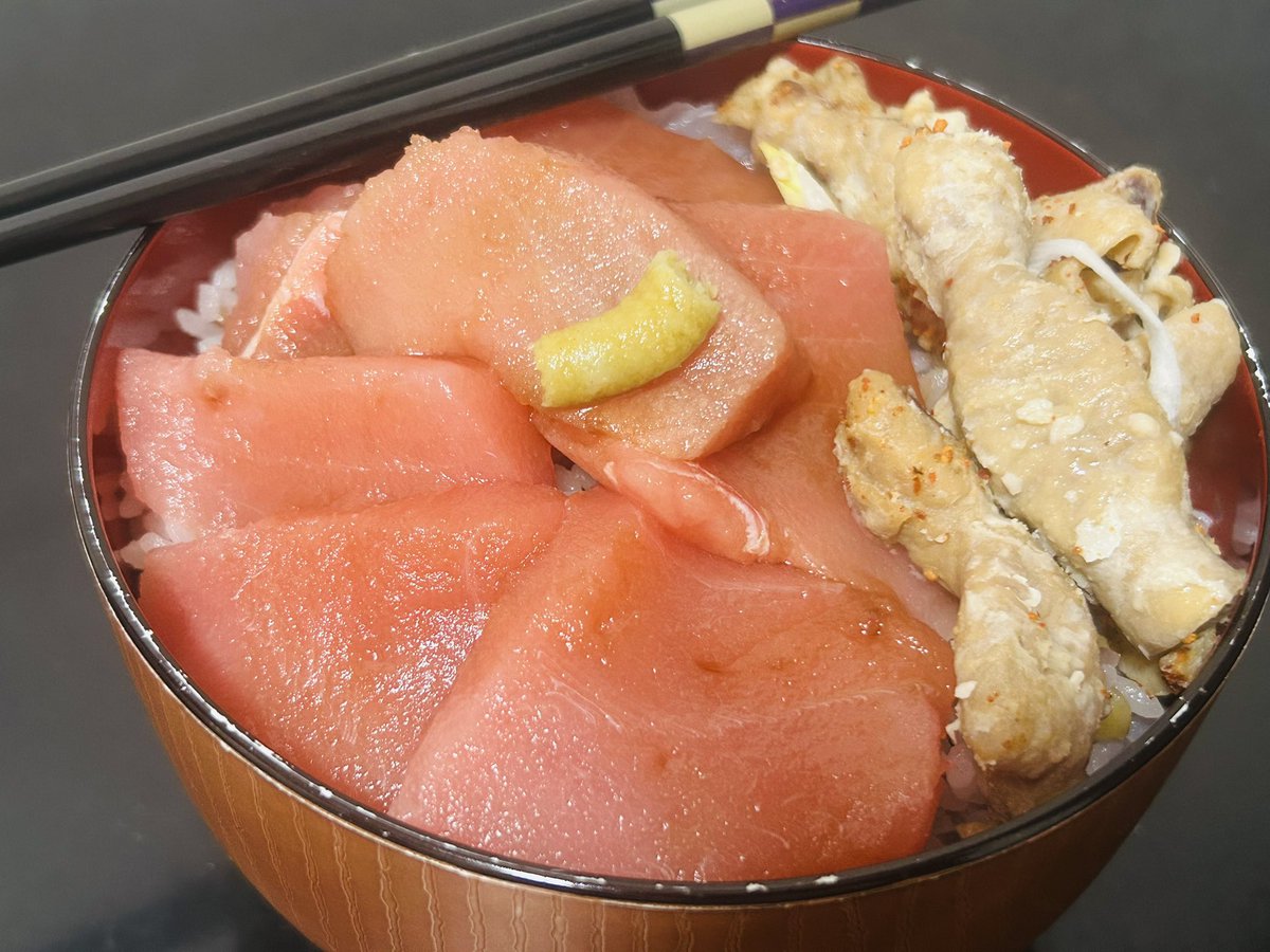 おはようございます(〃`𓎟´〃)❣️

雨と曇りでとても涼しいです👍❗️
過ごしやすい🥹💖

さて色々な事が大詰めの今週は、1つづつ作業が片付き始めてます💪(  ˙꒳​˙💪  )
週末までに終わらせるぞー🔥

終わったら次の作業始まるけど(  °꒳​° )...。

気合い入れてマグロとモツ丼(ヽ´ω`)ŧ‹"ŧ‹"💖うめえ✨