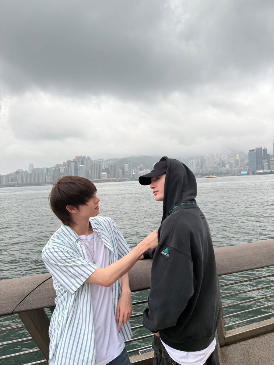 D_21012025's tweet photo. เป็นกำลังใจให้นะคับขอให้ทุกสิ่งอย่างผ่านพ้นไปได้ด้วยดีในทุกๆวัน มีเวลาก็พักผ่อนให้เยอะๆ แล้วก็ขอให้โลกใบนี้ใจดีกับหนูทั้งสองคนเสมอ สู้สู้ พวกหนูมันเก่งที่สุดอยู่แล้ว✌🏻✌🏻❤️

#PoohPavel
#ppoohkt
#pavelphoom https://t.co/7WUrAJrhZy