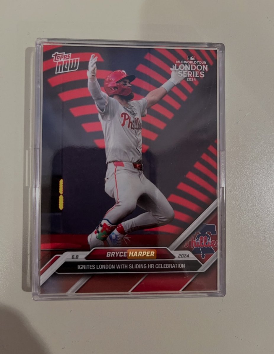 Bobbyott1's tweet photo. @MattStrahm @Topps @TheCardLifeTV London https://t.co/pldztwe7g8