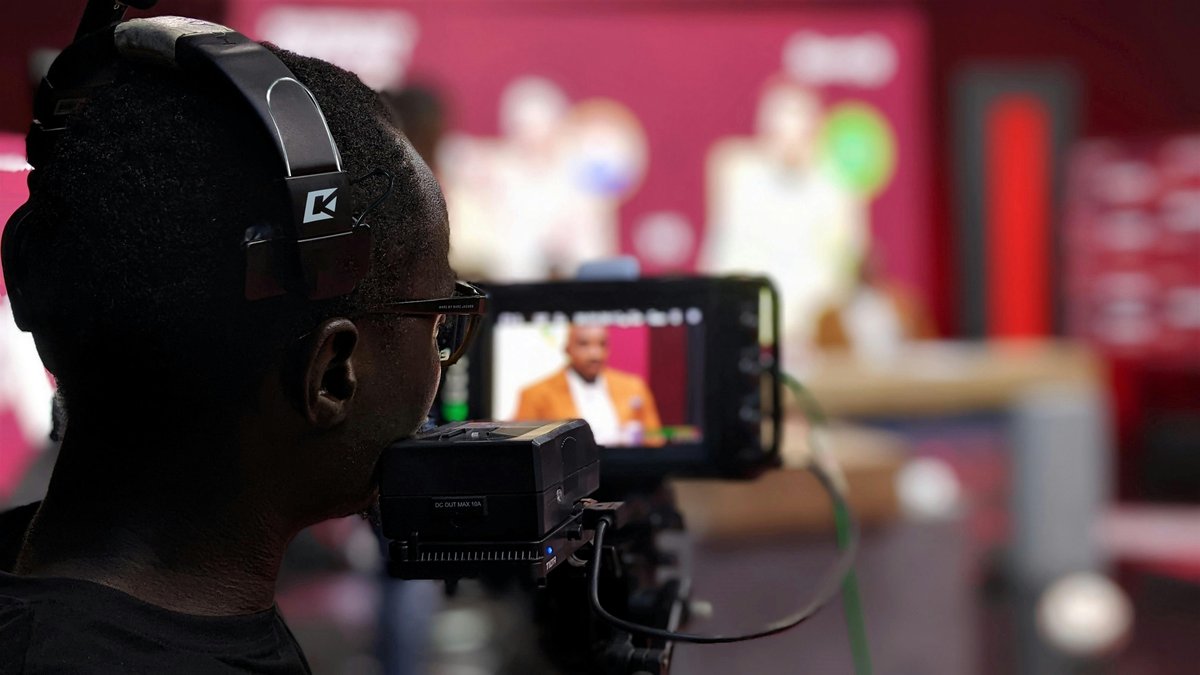 CKMOVA's tweet image. BTS at the filming site with #CKMOVA #wirelessintercomsystem Wicom E!!

Professional grouping function; high-quality #NoiseReduction, 350M stable wireless transmission distance, 5-10 hours of ultra-long battery life make the Wicom E a communication tool for more and more teams!!