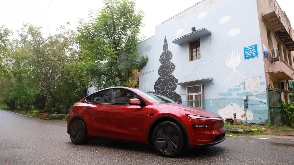 d_arup's tweet photo. Good news, Tesla fanbois, the electric circus has rolled into Delhi: The fabled EV company is plugging in with its first Experience Centre today. It's gearing up to shock, awe, and maybe jam a few charging stations.

#TeslaInDelhi #ElectricCircus #TeslaIndia #DelhiPluggedIn https://t.co/ykFvCZAWwH