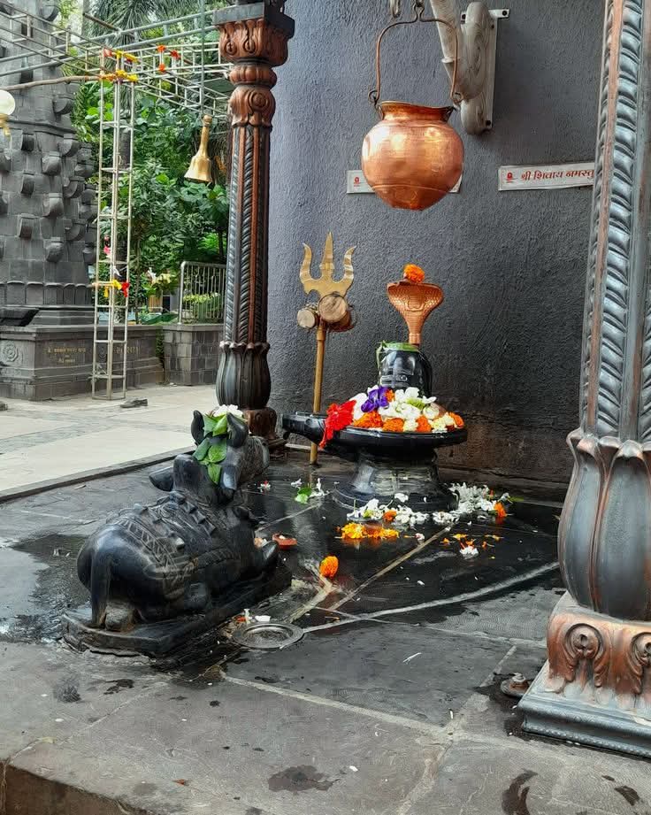 नागेन्द्रहाराय त्रिलोचनाय भस्माङ्गरागाय महेश्वराय !

नित्याय शुद्धाय दिगम्बराय तस्मै नकाराय नम:शिवाय !!

#हर_हर_महादेव 🙏🏻🔱🚩

#शुभ_सोमवार #श्रावण #भोलेनाथ 

#शुभ_प्रभात_वंदन 🙏🏻🌻☕

@sndp_bhardwaj
