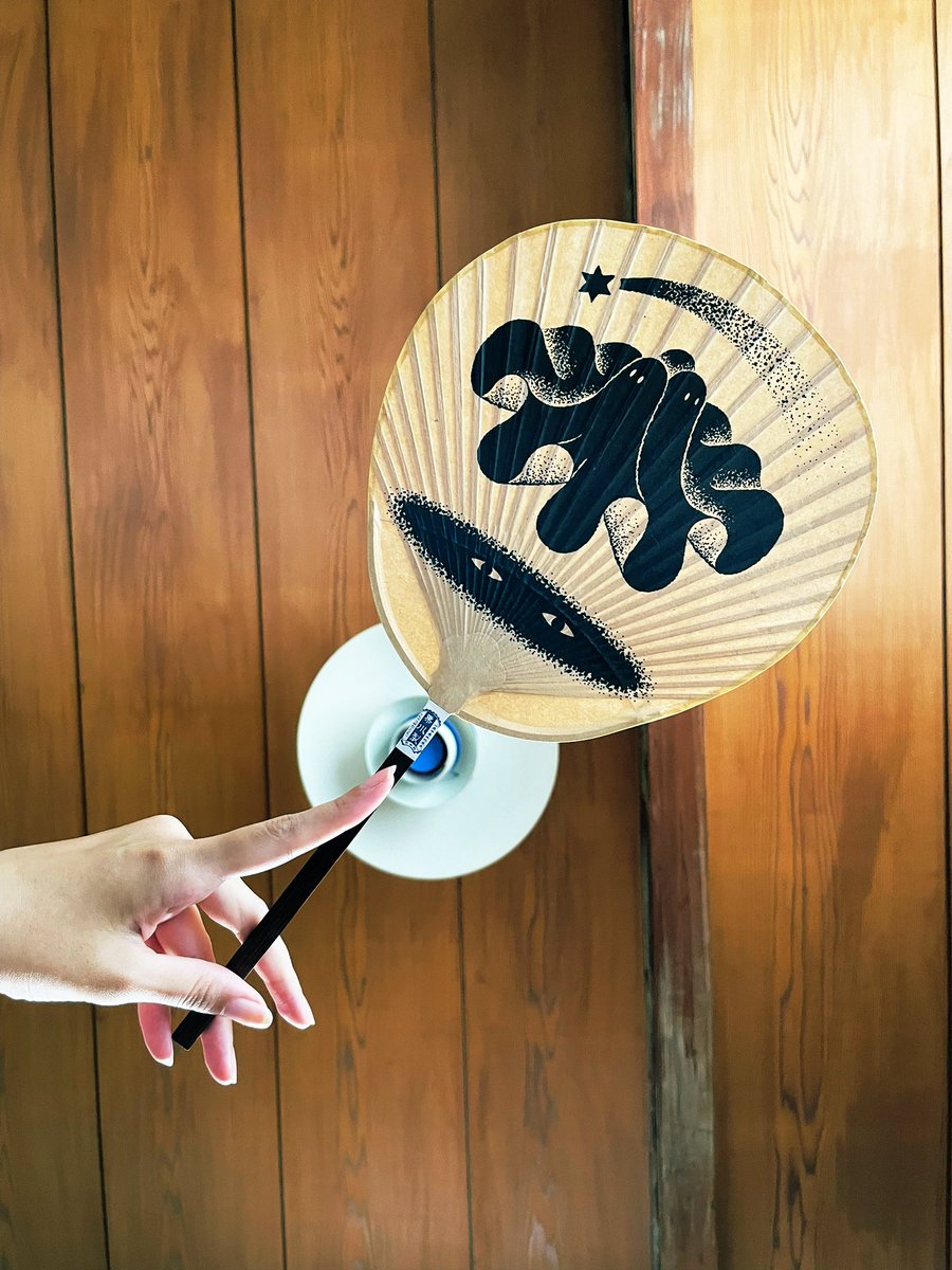 chanminach's tweet photo. どうしても夏のお供にしたかったやつ‼️カワグチタクヤさんのおしくらまんじゅうとゴースト行進扇子をお迎えした‼️昨日買えてよかった〜😭 https://t.co/inY0SzKG3E