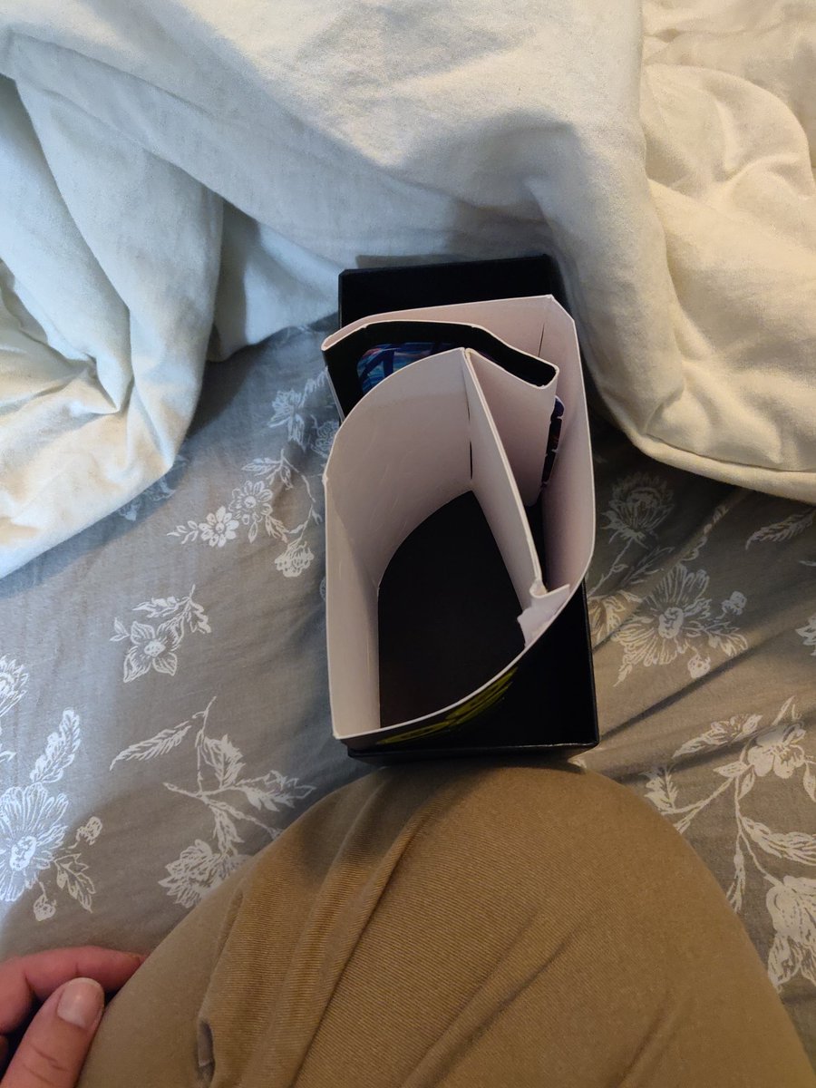 Milk_Man05's tweet photo. @wizards_magic Why does my new bundle come like this? Same thing happened to my Tarkir bundle. These aren't cheap and I like to use everything out of them. Also still haven't received a reply about my damaged SL https://t.co/soy6E0CQzW