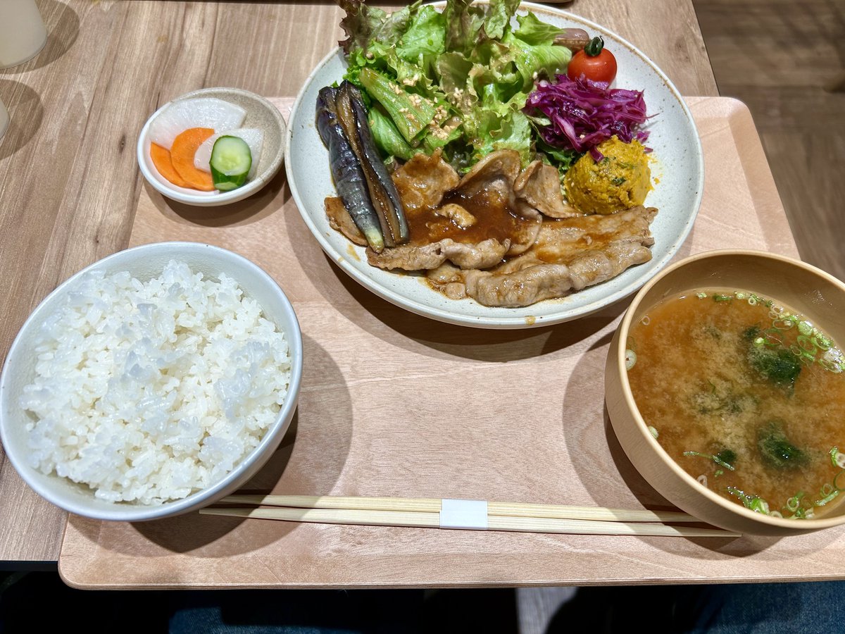 coro_shiba's tweet photo. Perie Marche &amp; Gohanさん。オープンしたばかり。茄子の生姜焼き御膳をいただきました！ごちそうさまでした^ ^
#千葉駅 #朝食 #昼食 #Perie Marche &amp; Gohan https://t.co/p567hAqqzK
