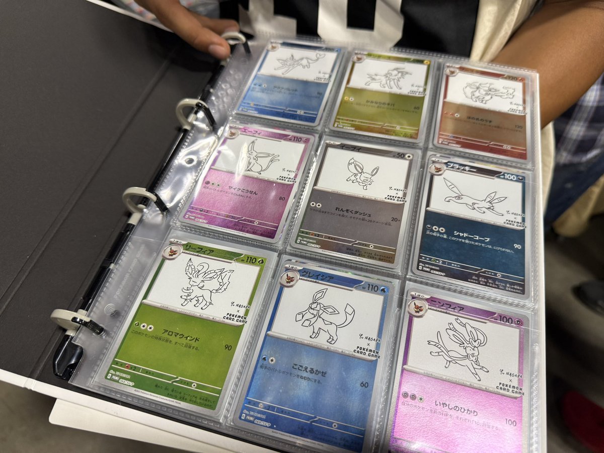 bbcakes98's tweet photo. Collect a con was alright 🤙🏽 finally got to finish my yu nagaba set 2 years later and got to meet the voice of tanjiro #PokemonTCG https://t.co/btAsqhJwq3