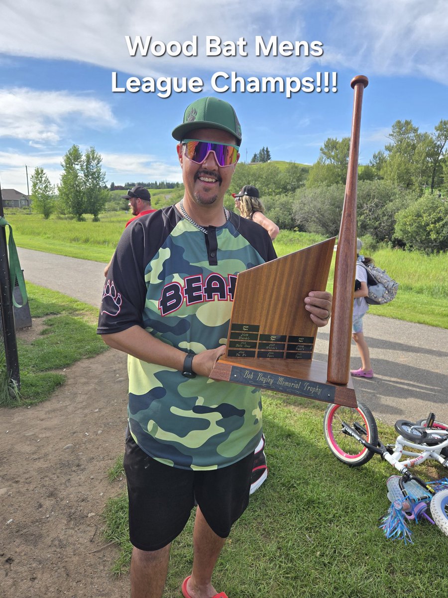 pyutebgigglin2's tweet photo. What a day. 3 games and we kicked some ass. #menssoftball #okotoks #champs #knuckleballking #DefenseWinsChampionships https://t.co/AlwAvmpi5N