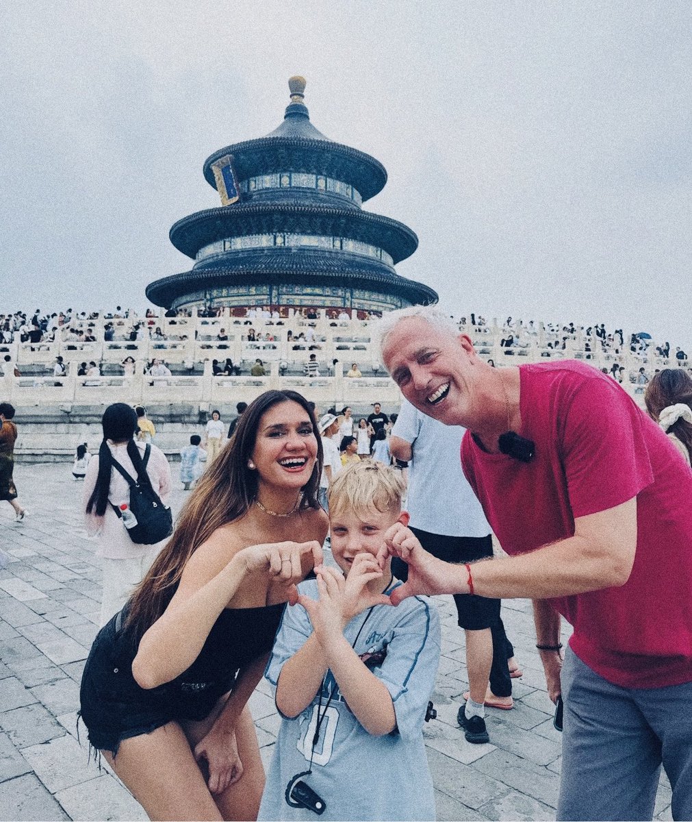 solcito08111's tweet image. Gente de mierda no se bancan que una mina que viene trabajando como una hdp y siendo tan talentosa este cumpliendo su sueño, vayan ustedes a viajar a china y ponerle la onda que le puso momi  #PorElMundo #momi