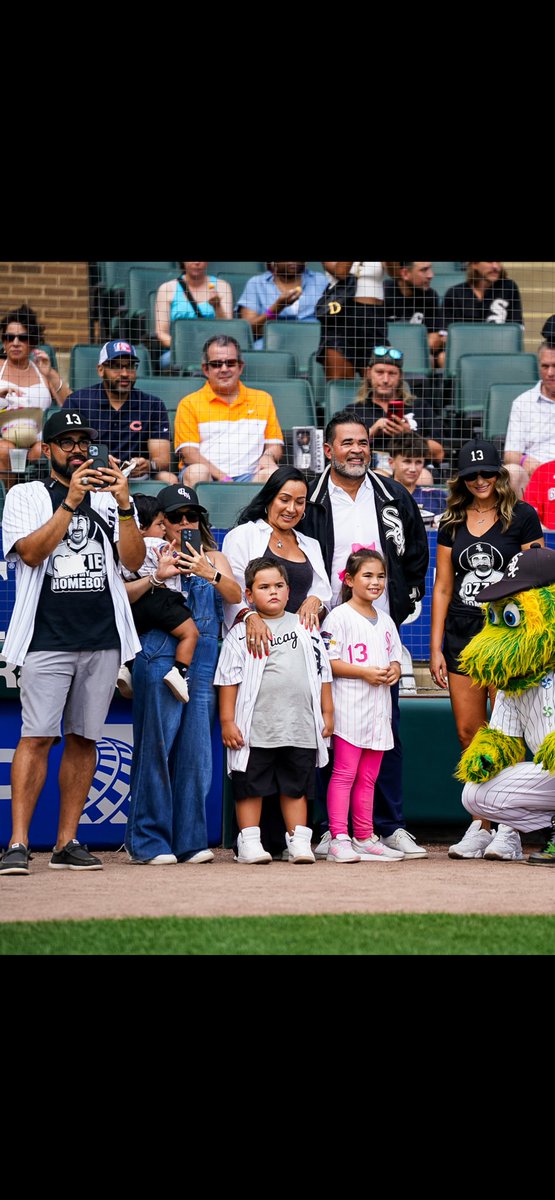OzzieGuillen's tweet photo. Came to Chicago in ’85 with big dreams—never thought I’d see a day like this! 🙌 Huge thanks to @whitesox ownership, front office, team & fans. Wearing that uniform was an honor & privilege. Played hard, aimed to win, and always repped the Sox & city. ❤️⚾️ #OnlyInChi #WhiteSox https://t.co/JqnxmMRAWF