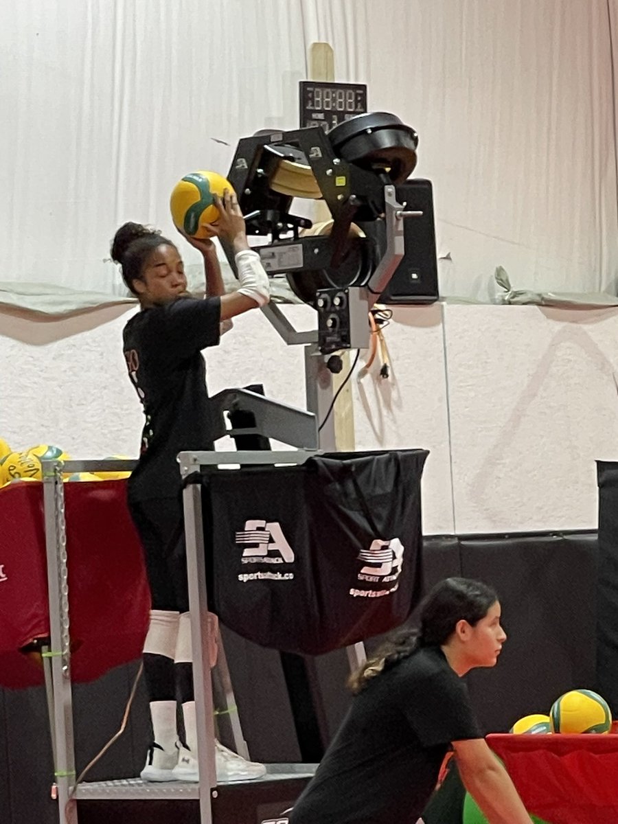 AsiyabakrVB27's tweet photo. When Coach lets you train and operate heavy metal while training. Back at it on Monday for some setting reps and some passing/defense. #Totalattack #offseasonisthebestseason #postional #training #Libero2027 https://t.co/G8F3bH8WJh
