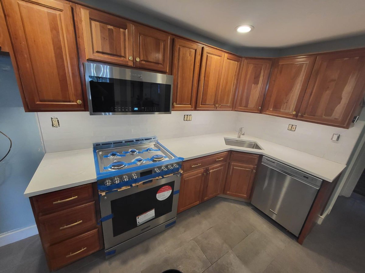 MGIBoston's tweet photo. White Aurora quartz countertops, it created a break in the tones with their contrast. Doesn’t the room feel bigger already?

Ready to LIGHTEN your load? Give us a call at (781) 647-1979 or email info@mgiboston.com https://t.co/UUaliLQ10T