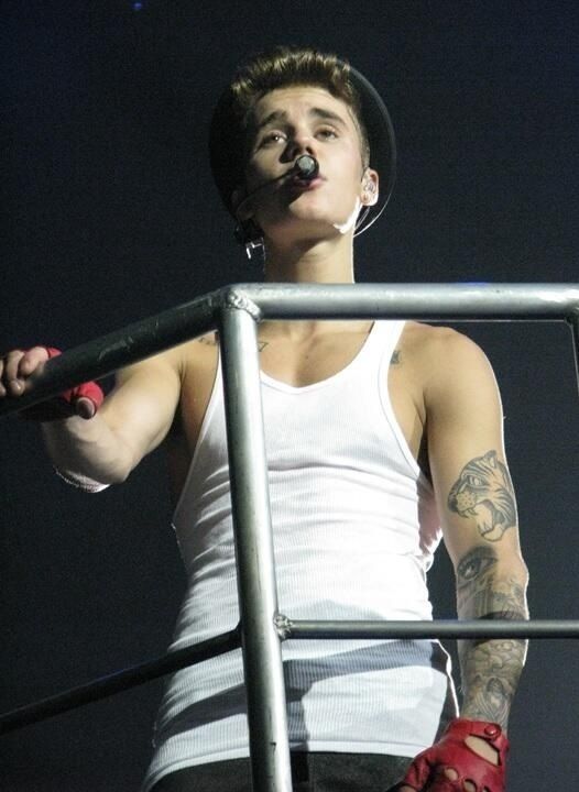 hourly drew (@hourlydrew) on Twitter photo 