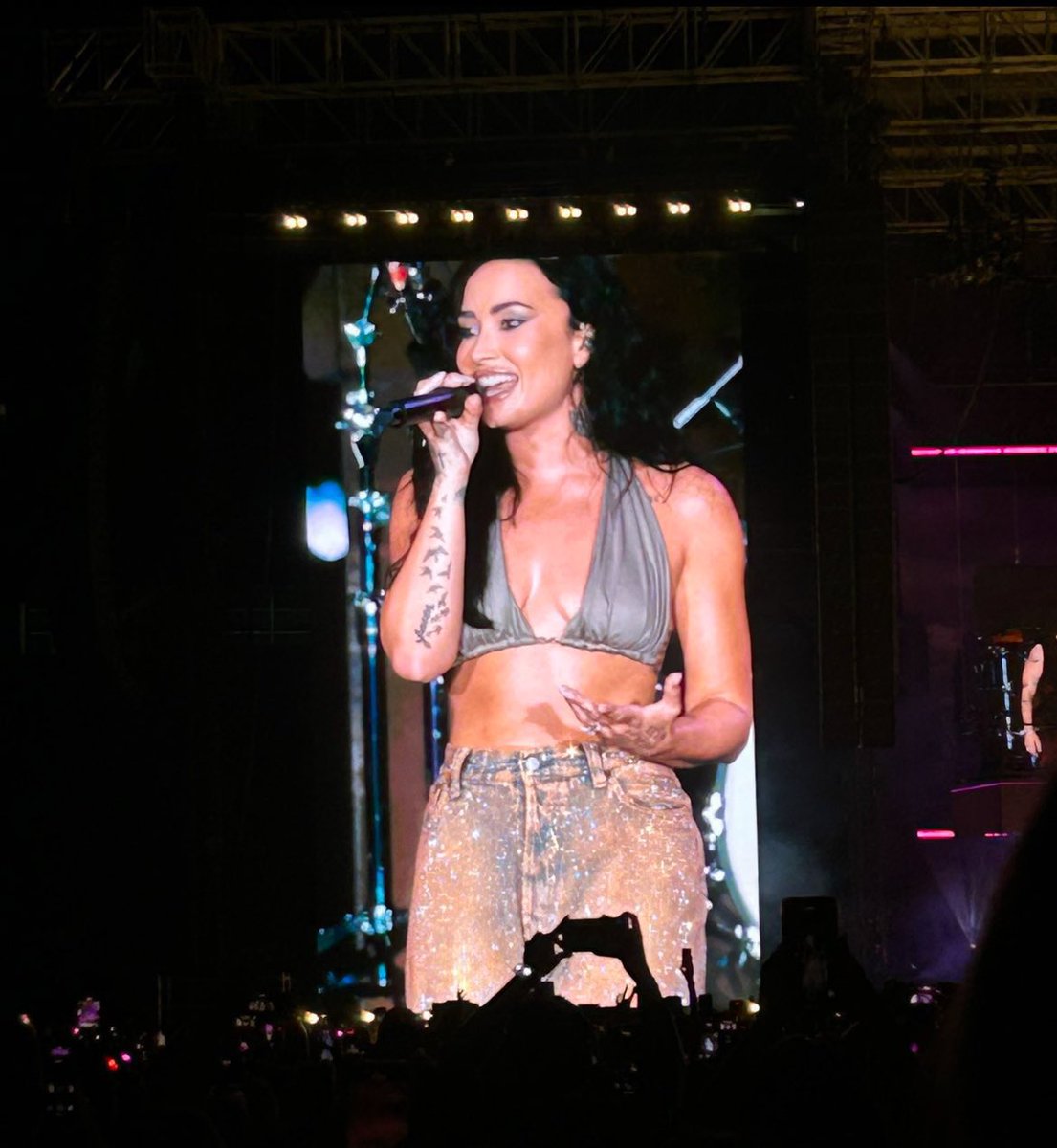 portallovato's tweet photo. DEMI LOVATO. https://t.co/uWuaBCNux0
