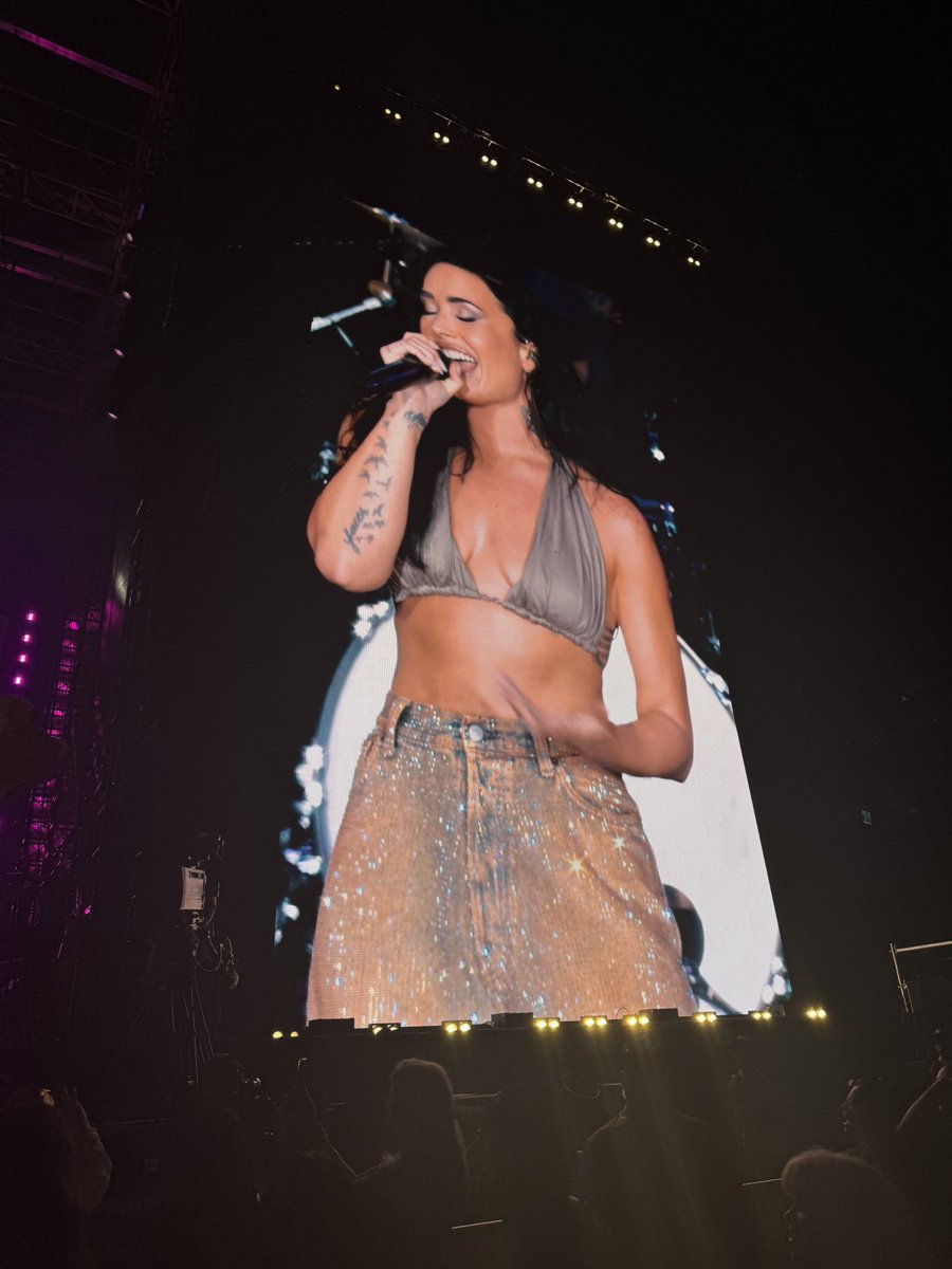 portallovato's tweet photo. DEMI LOVATO. https://t.co/uWuaBCNux0