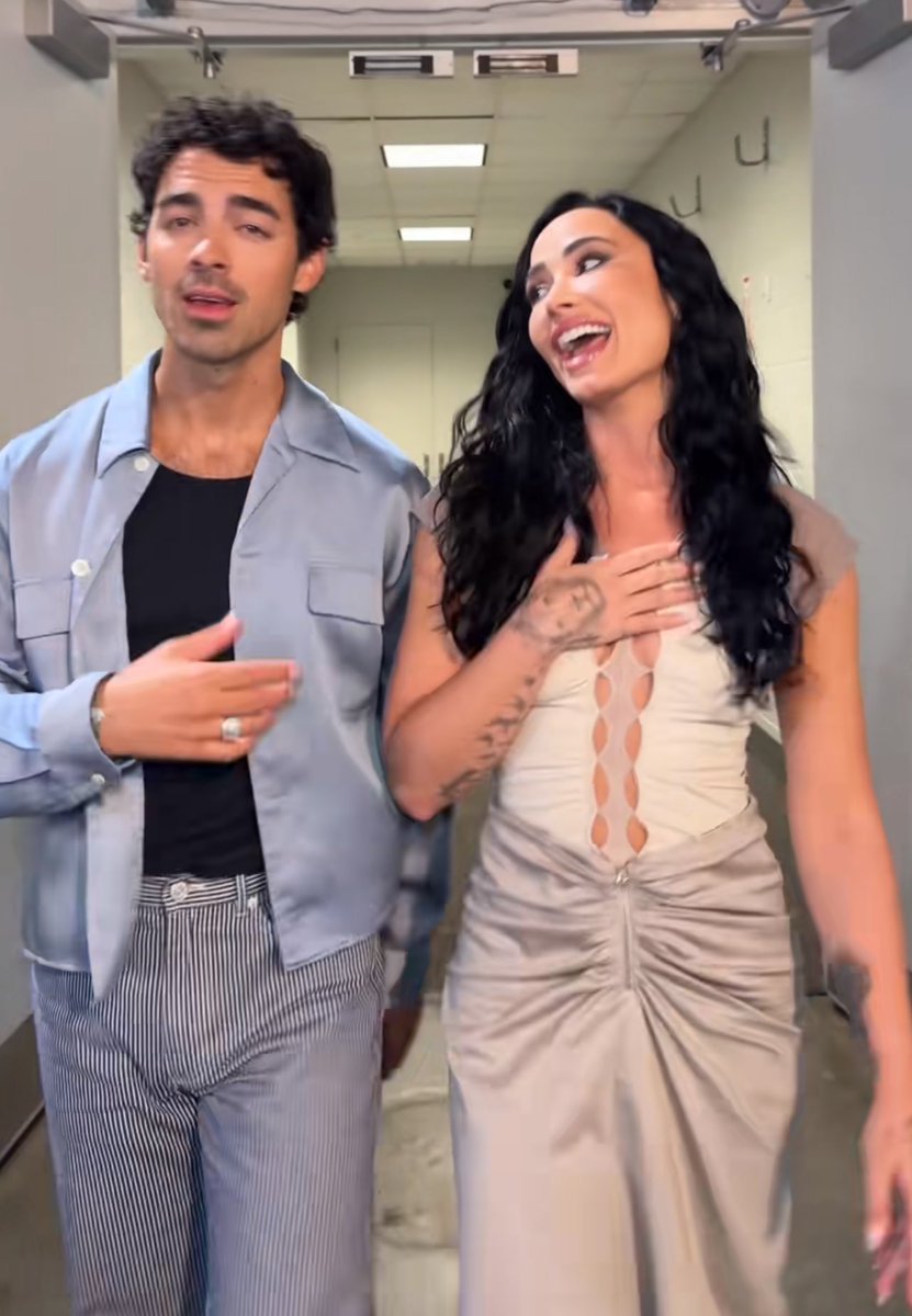 eitherwaydemi's tweet photo. DEMI LOVATO AND JOE JONAS https://t.co/OsHDcUqGvj