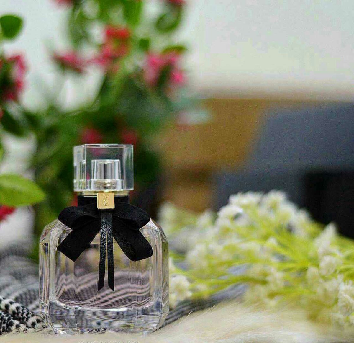 واقعيا .. !
مناقشة العقول الصغيرة كالقيام بالضغط على رأس عطر فارغ مهما اجتهدت في ضغطه لا ينتج عطراً بل يؤلم إصبعك لا أكثر!!
#حقيقة