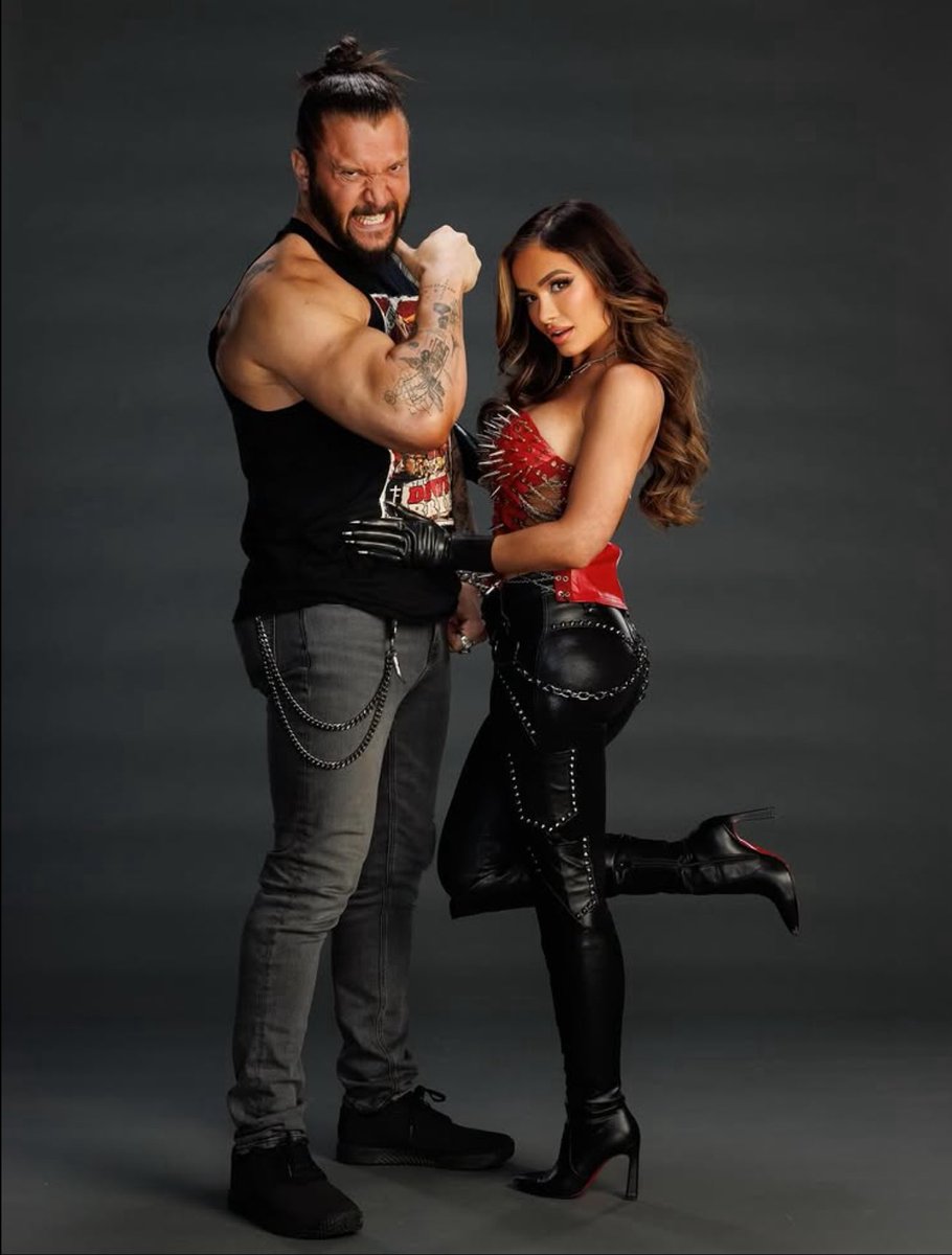 ramonbarraza19's tweet photo. @WWE @TripleH #WeWantKross @realKILLERkross @Lady_Scarlett13 https://t.co/qKPZ10HNny